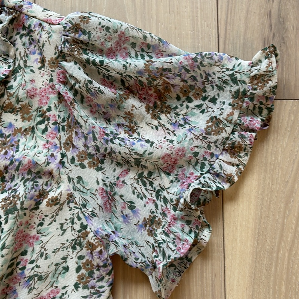 Storia Flutter Sleeve Deep V With Ruffled Tiered … - image 4